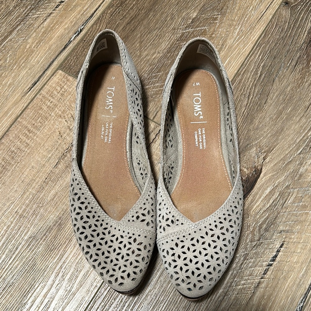 Toms Cream Flats Classic Slip-On Loafers